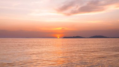 Doğa arka plan için günbatımı sırasında ile deniz görünümü