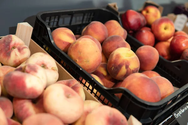 juicy peaches on the grocery store shelf