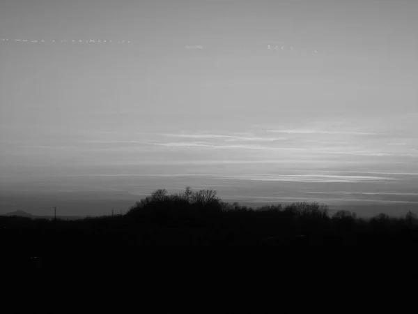 Черно Белое Изображение Дивный Градиент Красных Облаков Время Позднего Заката — стоковое фото