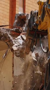 Kentsel Yenilenme ve Yıkım - İnşaat Yıkım Alanında Kazı İşleri