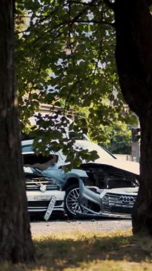 Cherkasy, Ukrayna - 30 Ağustos 2018: Bir trafik kazası bir yolda sahne. kaza kaza sokak, hasarlı otomobil City çarpışma sonra:.