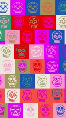 Kafatası döngüsü. Animasyon. Kusursuz bir arka plan. Çok renkli simgelerde küçük, komik insan kafatasları arkaplanı. Cadılar Bayramı, Meksika Ölüler Günü.