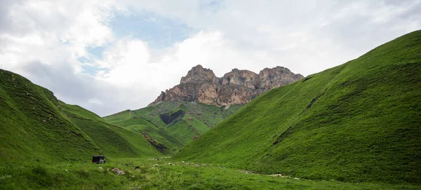Καλοκαίρι Ορεινό Τοπίο Εκπληκτική Θέα Της Κοιλάδας Και Των Καταπράσινων — Φωτογραφία Αρχείου