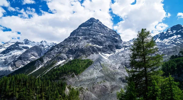 フランス イタリア スイスアルプスの美しさにアルプスの山の尾根の風景 アルプスの印象的な美しい山々 アルプスの美しい山の風景 理想的な休憩所の概念 — ストック写真