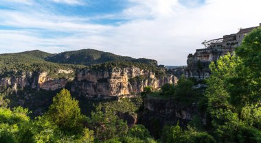 Görkemli dağlar manzarası. Mirador de Siurana, Priorat, Tarragona, İspanya ve Avrupa 'nın zirvesinden bir manzara. Manzara ve doğa. Güzel seyahat yeri.