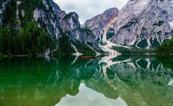 stock image Mountain blue lake water landscape. Braies lake with crystal water in background of mountains. Dolomites, Italy.
