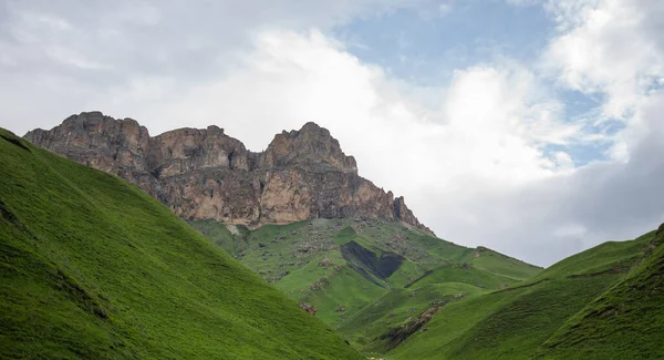 Καλοκαίρι Ορεινό Τοπίο Εκπληκτική Θέα Της Κοιλάδας Και Των Καταπράσινων — Φωτογραφία Αρχείου