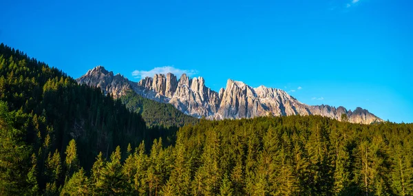 stock image Amazing mountain ridge. Region Trentino Alto Adige, South Tyrol, Veneto, Italy. Dolomite Alps, famous travel destination in Europe. Vicinity of village Cortina D'Ampezzo and lake Limides.