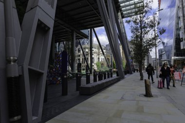 Londra - 05: 21 2022: Leadenhall Caddesi 'ndeki Leadenhall Binası Girişi.