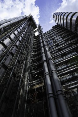 Londra - 05: 21 2022: Lime Caddesi 'ndeki Lloyds Bldg' un alt manzarası