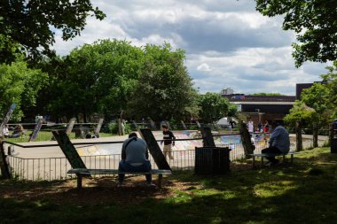 Londra - 05: 21 2022: Bu arada Büyük Birlik Kanalı üzerindeki Kaykay Parkı