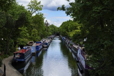 Londra - 05: 29 2022: Warwick Bulvarı Köprüsü 'nden Vekil Kanalı' nın açılışı