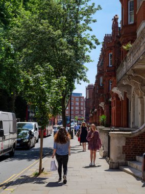 Londra - 05: 28 2022: Lower Sloane Caddesi manzarası