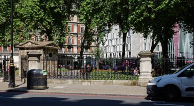 Londra - 28 05 2022 Grosvenor Gardens manzarası