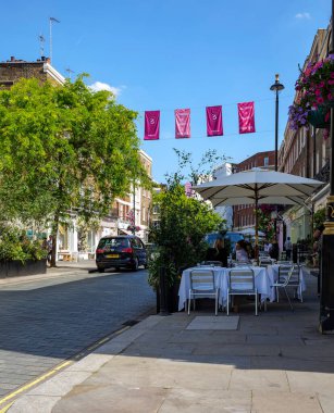 Londra - 06: 15 2022: Elizabeth Caddesi manzarası
