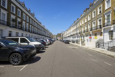 Londra - 06: 20 2022: Halsey Caddesi manzarası