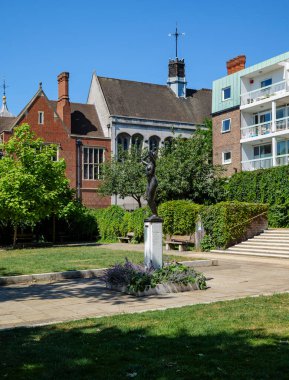 Londra - 06: 22 2022: Ropers Gardens ve Gilbert Ledwood Anıtı