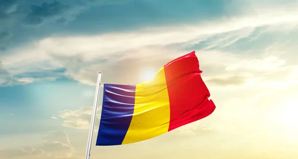 Tschad Schwenkt Flagge Schönen Himmel Mit Sonne — Stockfoto