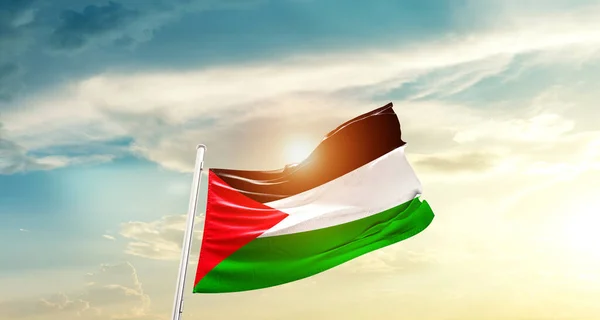 Палестина Размахивает Флагом Красивом Небе Солнцем — стоковое фото