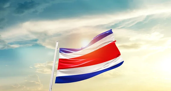 Costa Rica Zwaaiende Vlag Prachtige Lucht Met Zon — Stockfoto