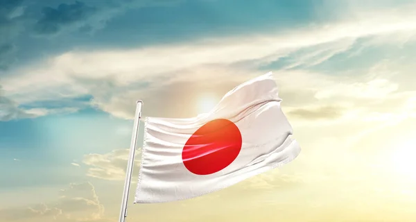 Jepang Melambaikan Bendera Langit Yang Indah Dengan Matahari — Stok Foto