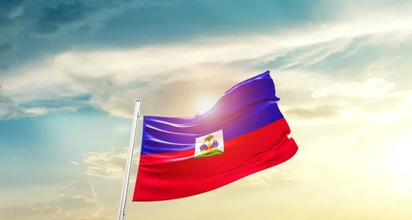 Haiti Acenando Bandeira Céu Bonito Com Sol — Fotografia de Stock