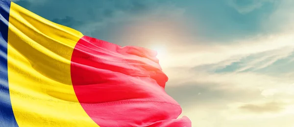 Tchad Viftar Flagga Vacker Himmel Med Sol — Stockfoto