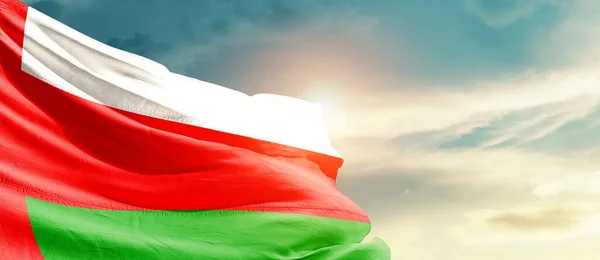 Оман Махає Прапором Прекрасному Небі Сонцем — стокове фото