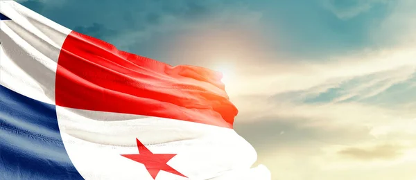 Панама Размахивает Флагом Красивом Небе Солнцем — стоковое фото