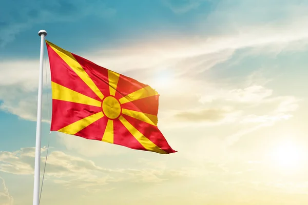 Macedonia Nord Flutură Steagul Cerul Frumos Soare — Fotografie, imagine de stoc