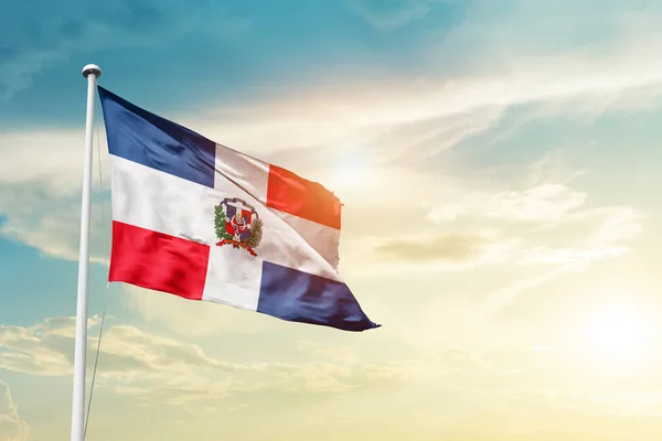 Repubblica Dominicana Sventola Bandiera Nel Bel Cielo Con Sole — Foto Stock