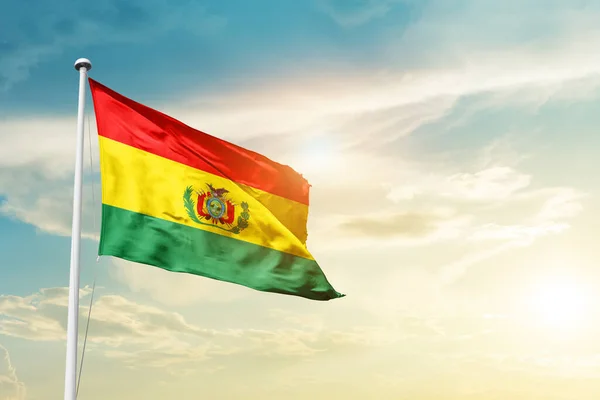 Bolivia Sventola Bandiera Nel Bel Cielo Con Sole — Foto Stock