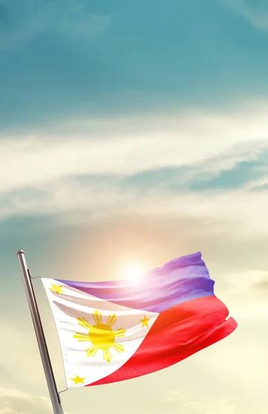 Filipinas Ondeando Bandera Hermoso Cielo Con Sol — Foto de Stock