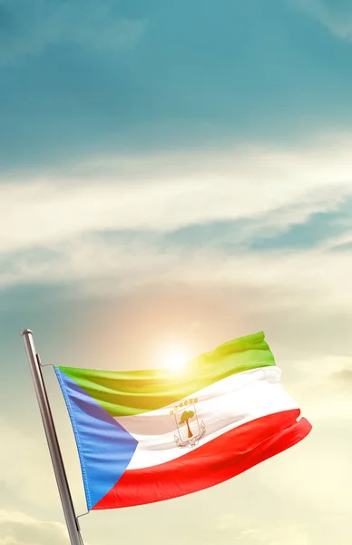 Guiné Equatorial Acenando Bandeira Céu Bonito Com Sol — Fotografia de Stock