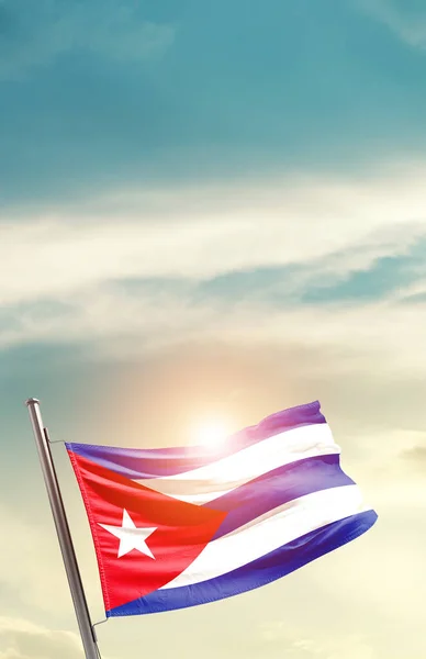 Kuba Macha Flagą Pięknym Niebie Słońcem — Zdjęcie stockowe