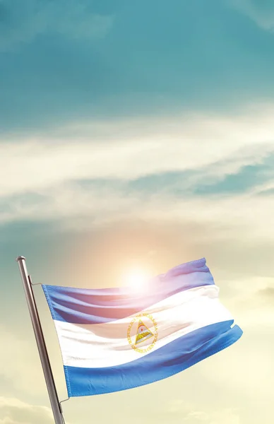 Нікарагуа Махає Прапором Прекрасному Небі Сонцем — стокове фото