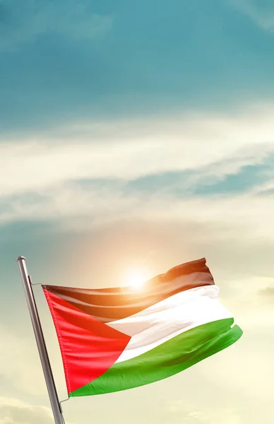 Палестина Размахивает Флагом Красивом Небе Солнцем — стоковое фото