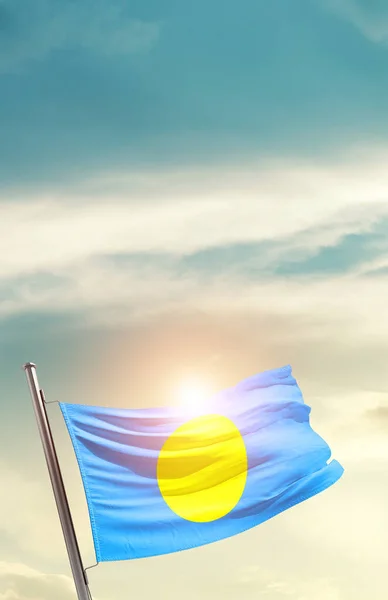 Palau Ondeando Bandera Hermoso Cielo Con Sol — Foto de Stock