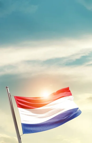 Нідерланди Махають Прапором Прекрасному Небі Сонцем — стокове фото