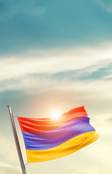 Armenien Viftar Flagga Vacker Himmel Med Sol — Stockfoto