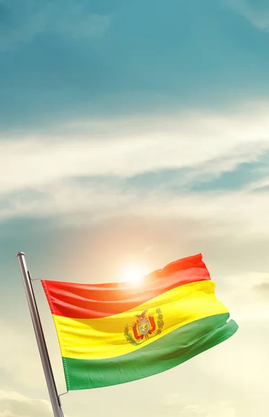 Bolivia Viftar Flagga Vacker Himmel Med Sol — Stockfoto