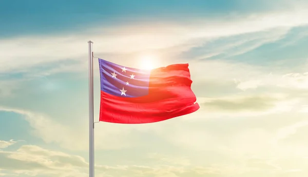 Bandera Samoa Ondeando Hermoso Cielo Con Sol —  Fotos de Stock
