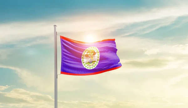Belize Acenando Bandeira Céu Bonito Com Sol — Fotografia de Stock