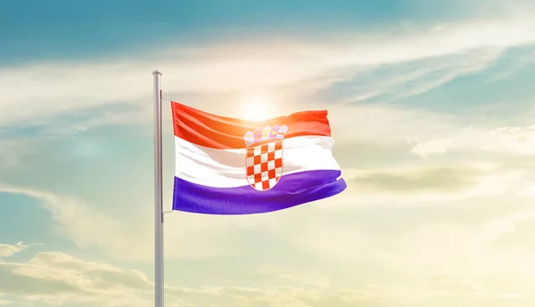 Κροατία Κυματίζει Σημαία Στον Όμορφο Ουρανό Ήλιο — Φωτογραφία Αρχείου