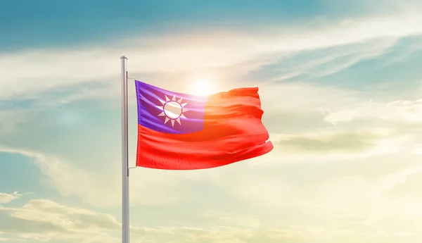 Taiwan Zwaaiende Vlag Prachtige Hemel Met Zon — Stockfoto