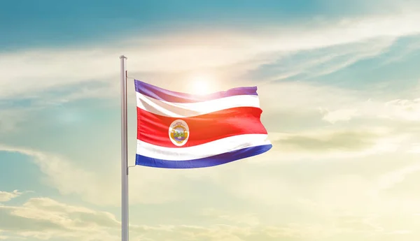 Costa Rica Sventola Bandiera Nel Bel Cielo Con Sole — Foto Stock