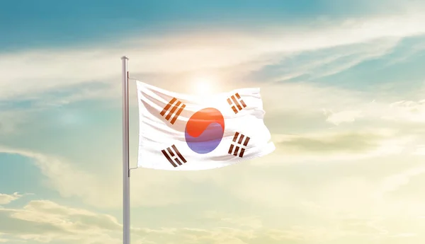 Corea Del Sur Ondeando Bandera Hermoso Cielo Con Sol — Foto de Stock