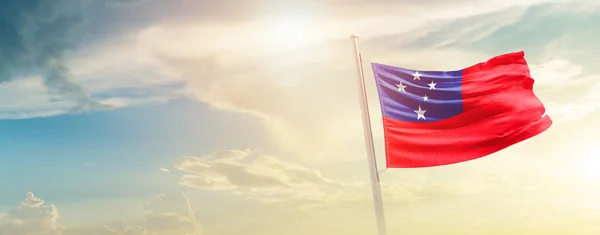 Samoa Acenando Bandeira Céu Bonito Com Sol — Fotografia de Stock