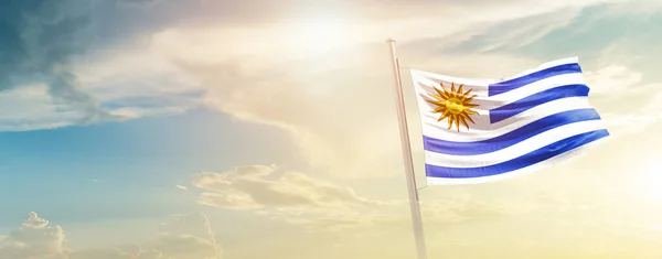 Uruguay Schwenkt Flagge Schönen Himmel Mit Sonne — Stockfoto