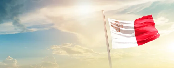 Malí Ondeando Bandera Hermoso Cielo Con Sol —  Fotos de Stock